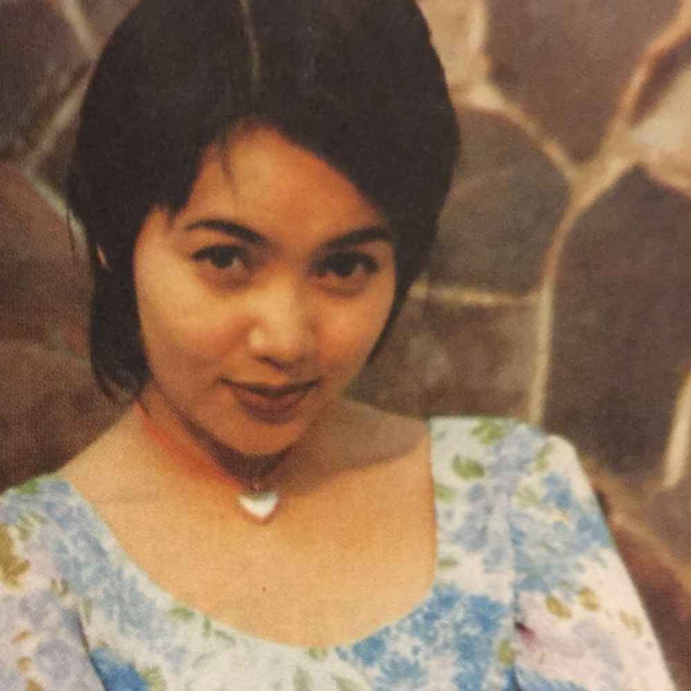 8 Potret lawas Dewi Gita, gaya rambutnya ikonik