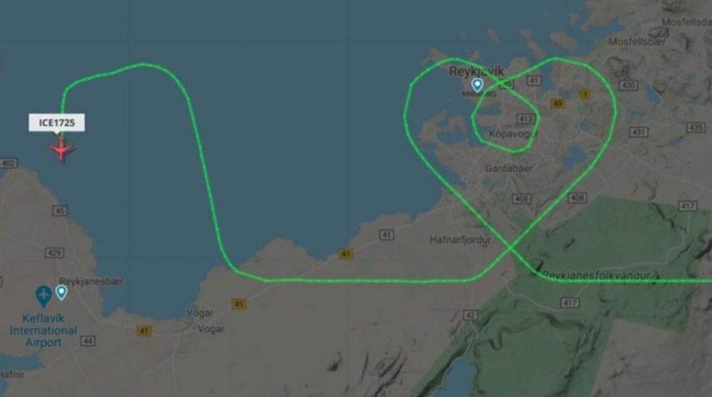 Pilot ini bikin simbol hati untuk pekerja medis, potretnya memukau