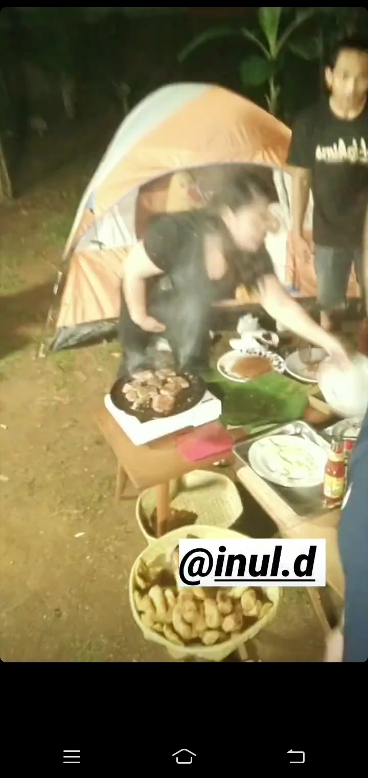 7 Potret keseruan Irfan Hakim kemah bareng keluarga di rumah