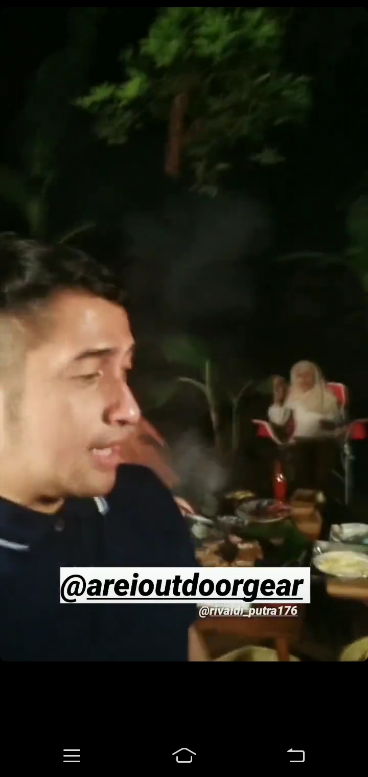 7 Potret keseruan Irfan Hakim kemah bareng keluarga di rumah