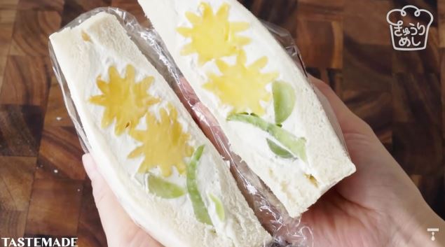 Cara membuat roti berbunga buah yang lagi ngetren di Jepang