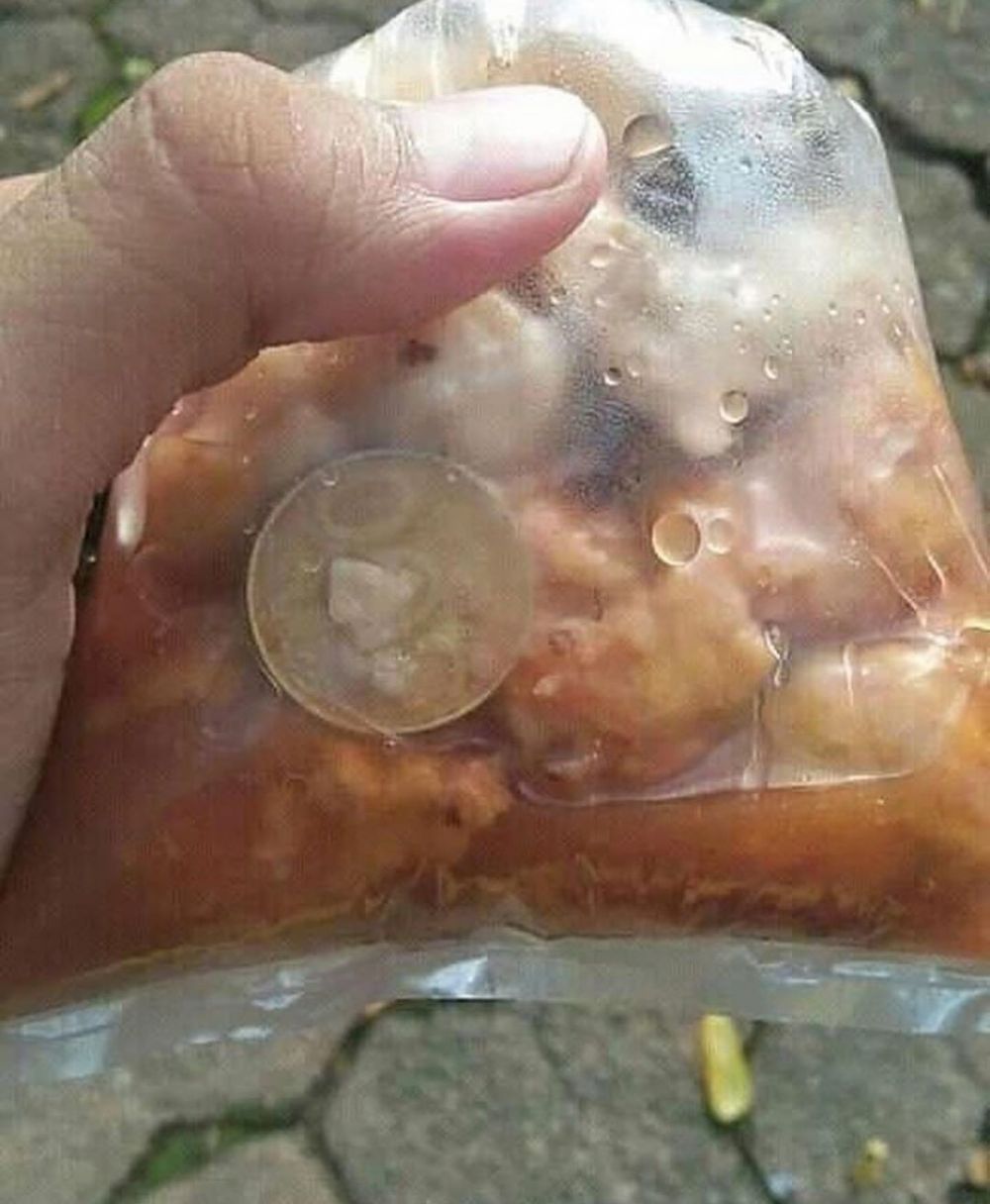 10 Potret lucu pedagang kurang fokus ini bikin ketawa