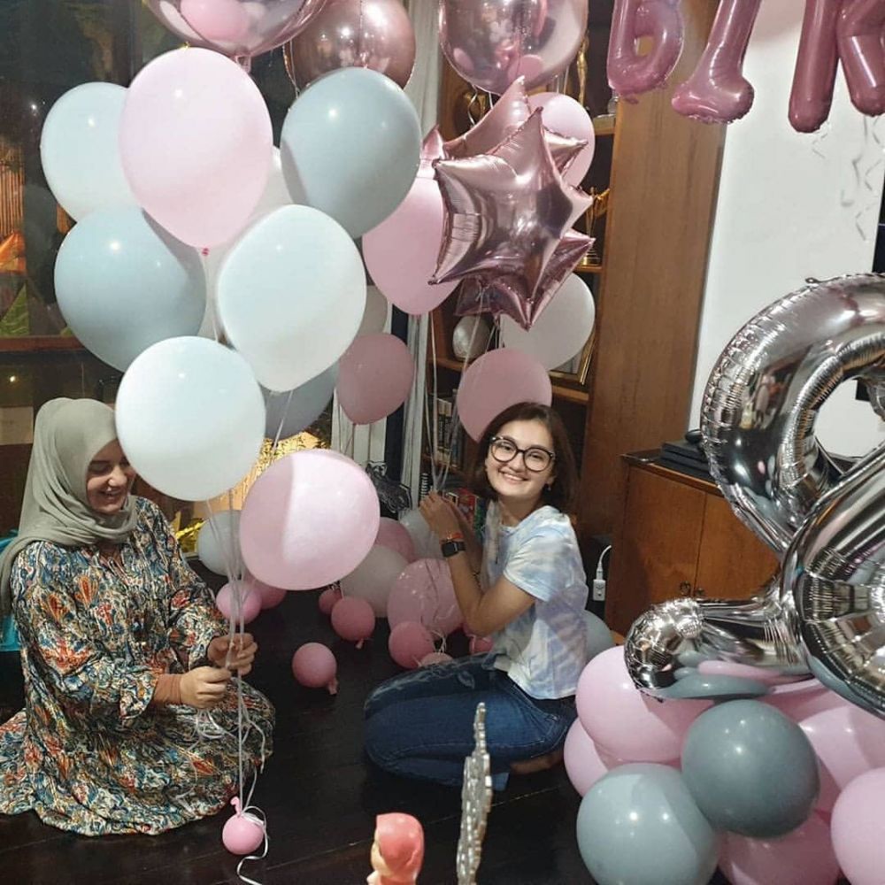 9 Momen ulang tahun ke-24 Irish Bella, meriah meski di rumah