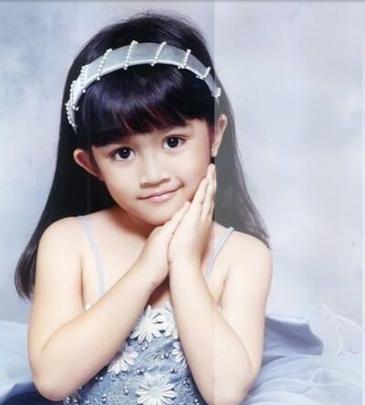 7 Potret masa kecil Febby Rastanty, aura bintangnya sedari dulu