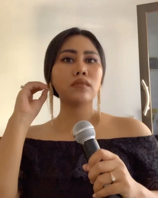 Pesona 6 penyanyi dangdut dandan meski di rumah, curi perhatian