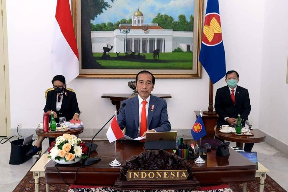 Jokowi: Sinar matahari bisa perpendek masa hidup virus Covid-19