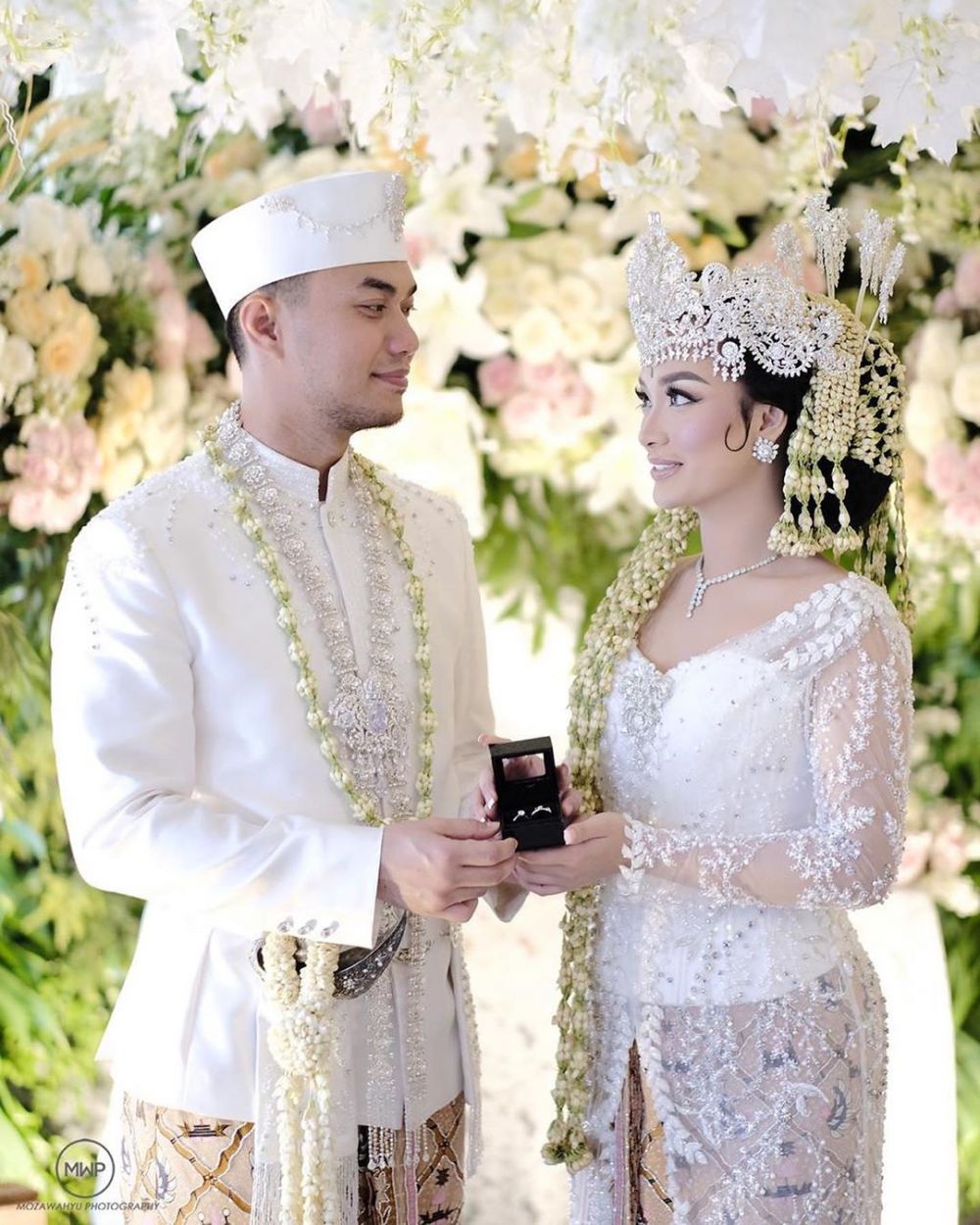 Baru diekspos, ini 10 momen pernikahan Zaskia Gotik & Sirajuddin
