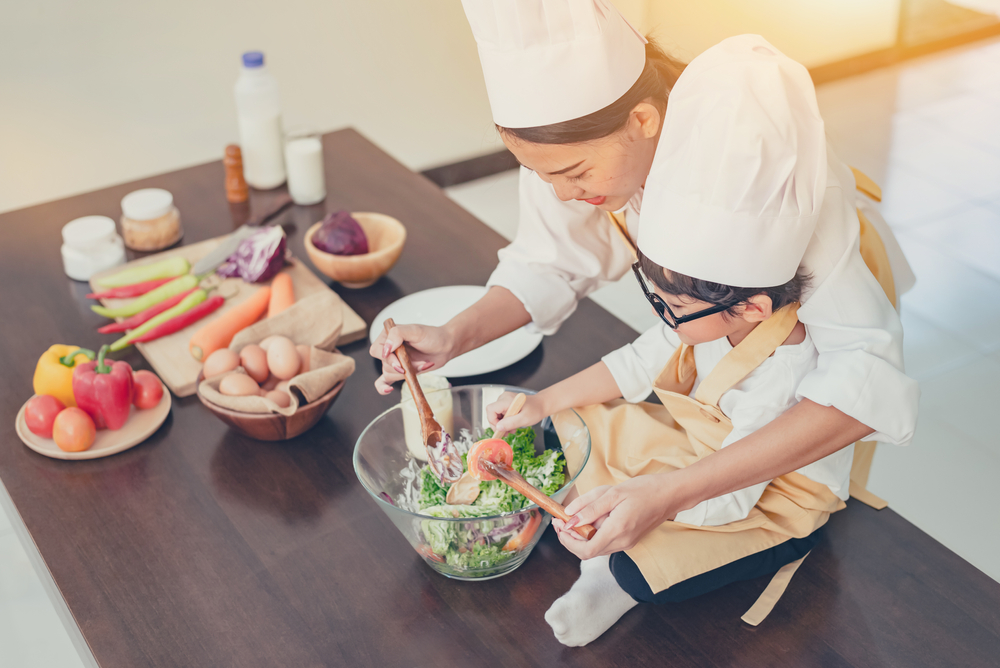 5 Cara tetap bantu sesama walaupun #DiRumahSaja, semua ada jalan!