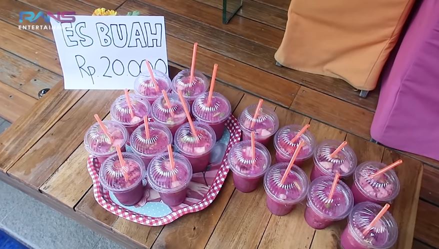 Belajar mandiri, ini 10 potret Rafathar bersihin kamar & jual es