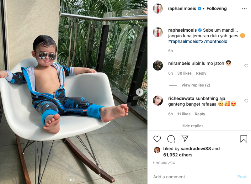 Gaya Raphael Moeis bak bos saat berjemur ini jadi sorotan