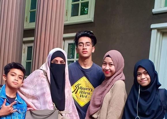 6 Potret kompak Abidzar dan Adiba, anak Uje yang curi perhatian