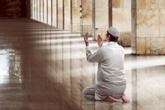 Tata cara sholat Idul Fitri beserta niat, doa, & tuntunan sunahnya