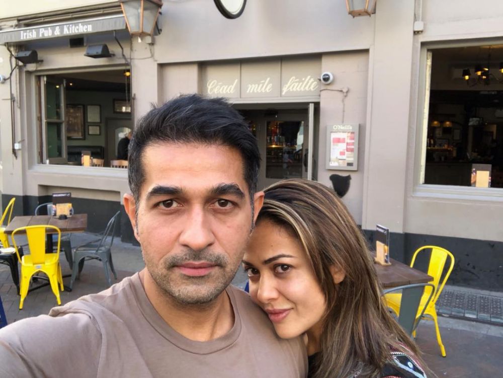 Beda agama, 6 seleb Bollywood temani pasangan jalani puasa Ramadhan