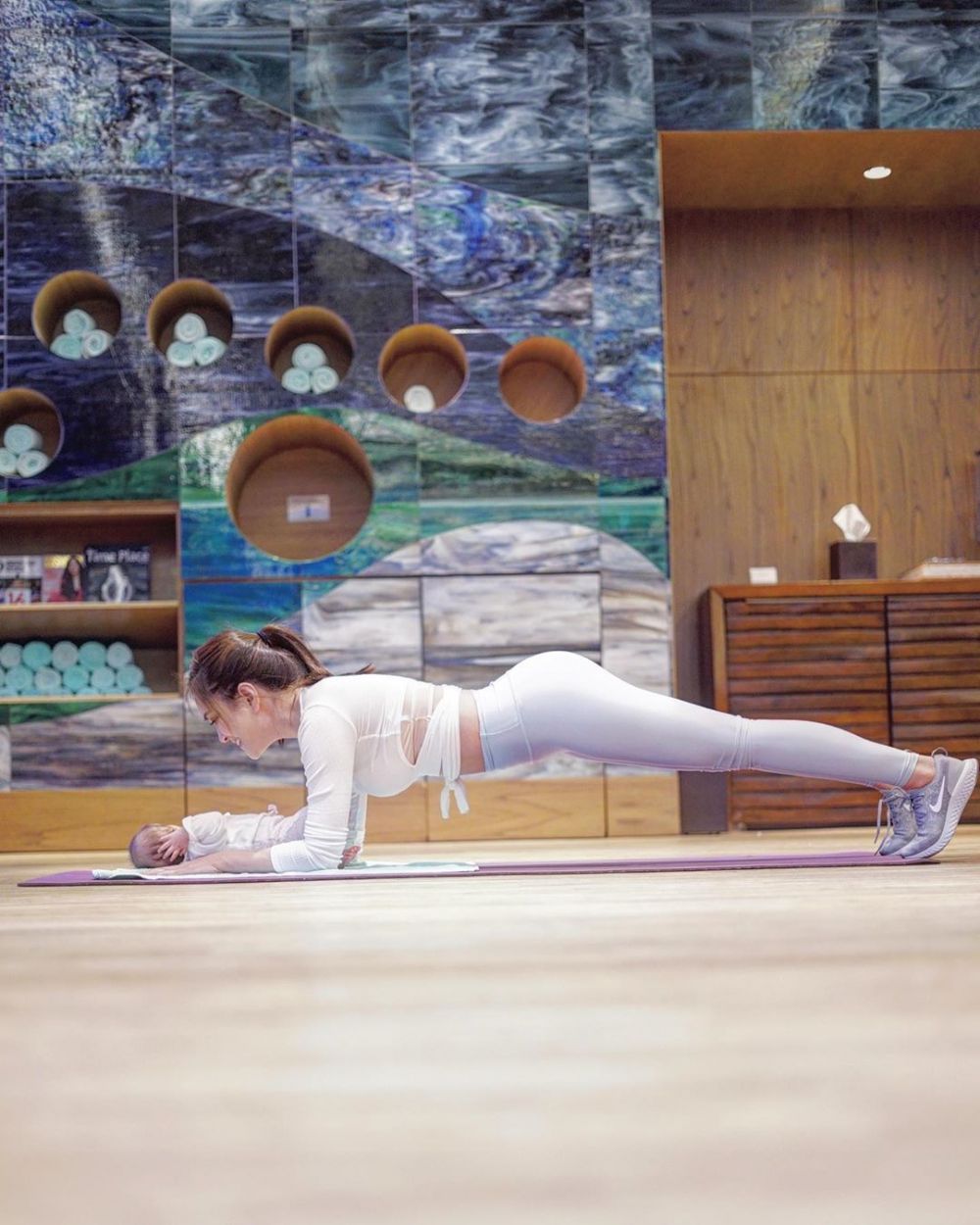 7 Momen Shandy Aulia workout sambil momong anak, bukti multitasking