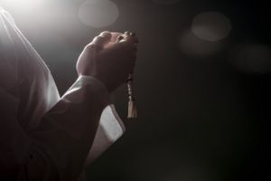 Doa berserah diri kepada Allah bahasa Arab dan artinya, mudah dihafal