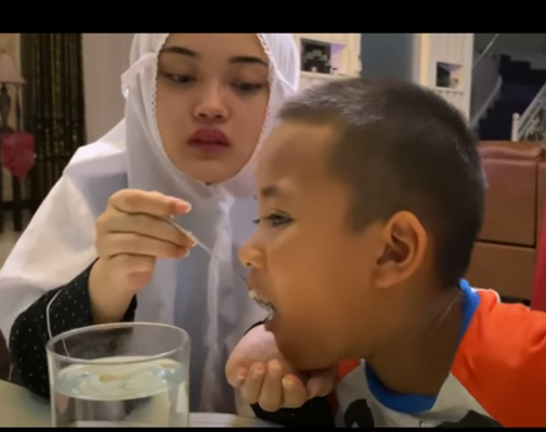 10 Momen Sule sahur bareng keluarga di rumah, menanti 12 tahun