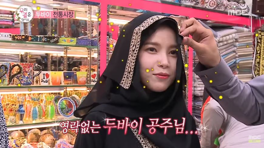 8 Potret seleb cantik Korea pakai hijab, bikin adem