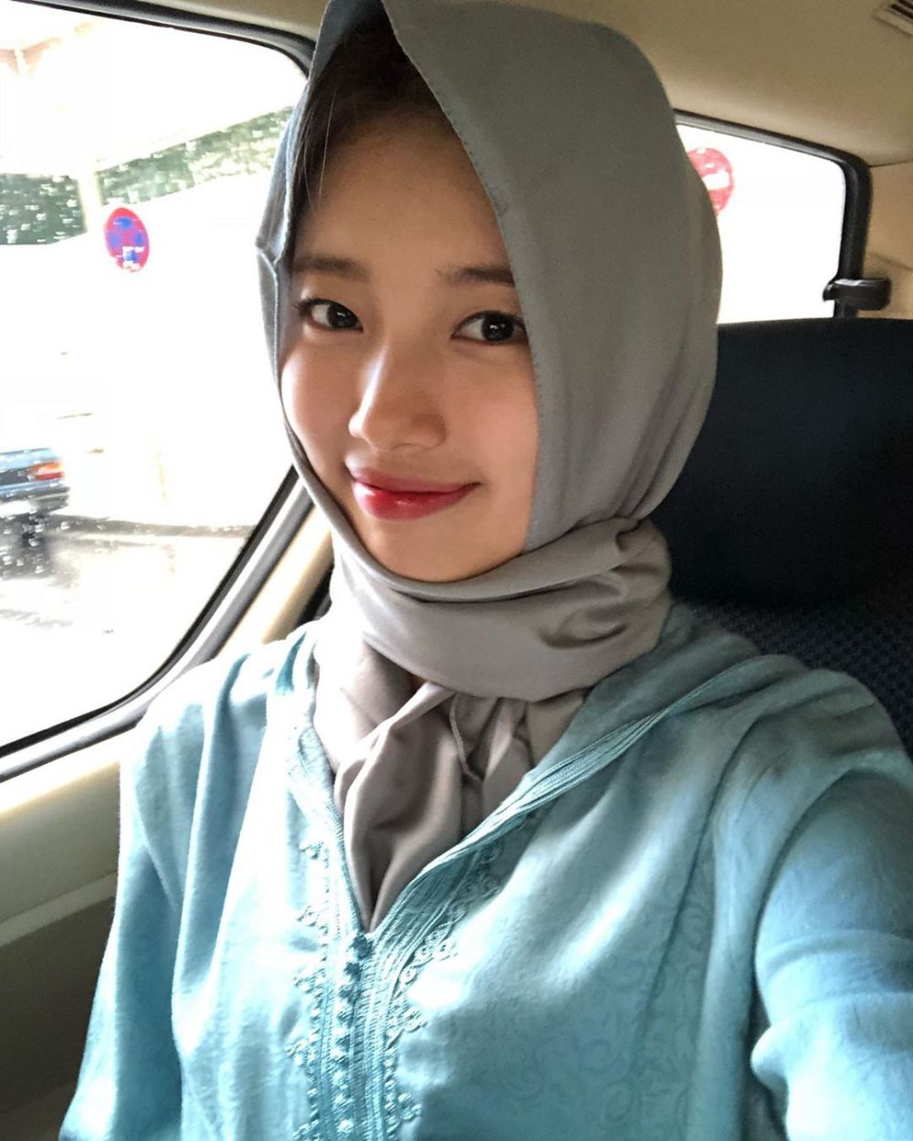 8 Potret seleb cantik Korea pakai hijab, bikin adem