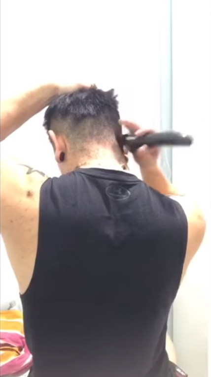 Cara memotong rambut  sendiri  di  rumah  tutorial dari 