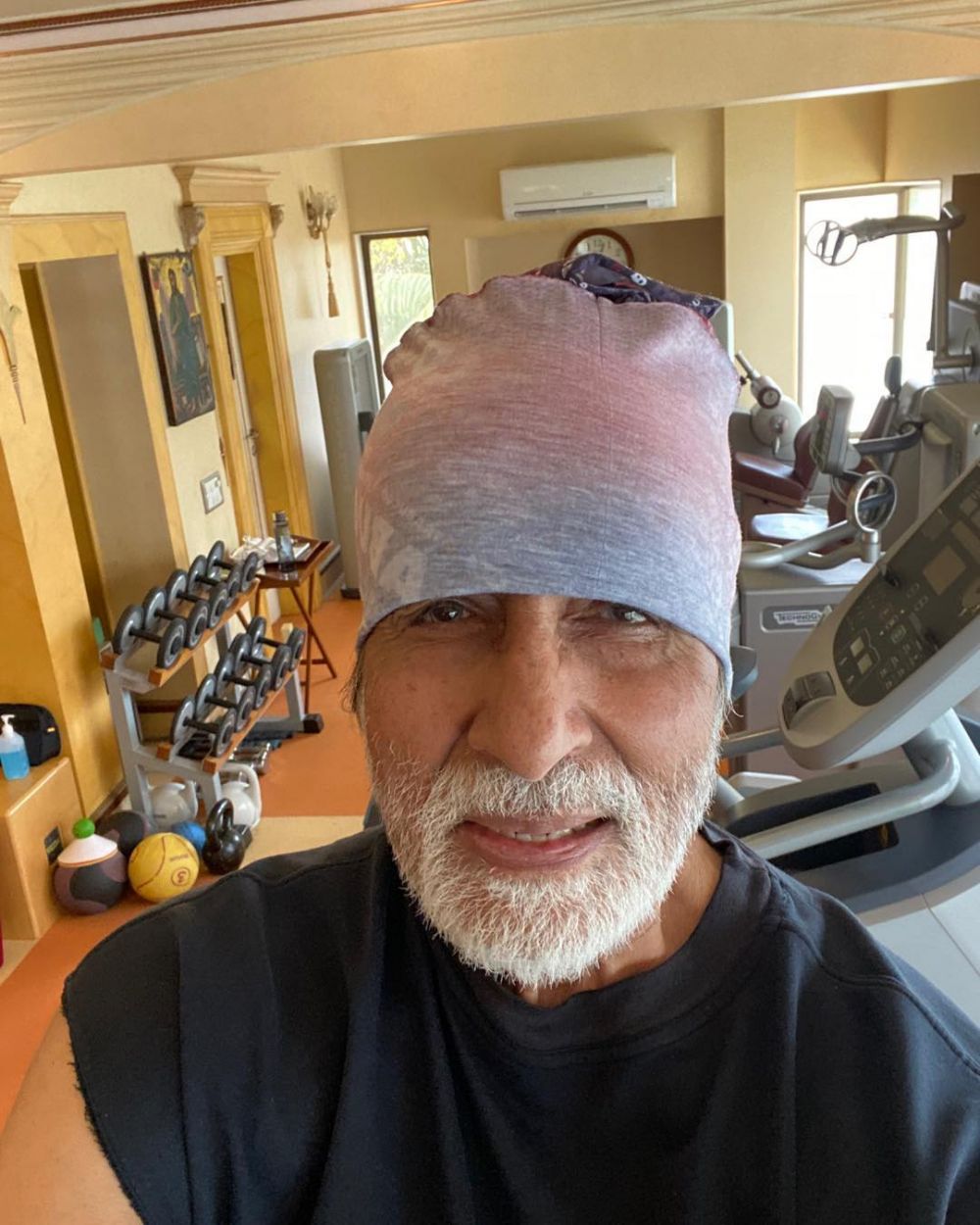 10 Transformasi Amitabh Bachchan, aktor Bollywood berkarisma