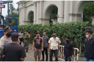 Nekat mudik, rombongan 7 orang ini numpang truk kontainer