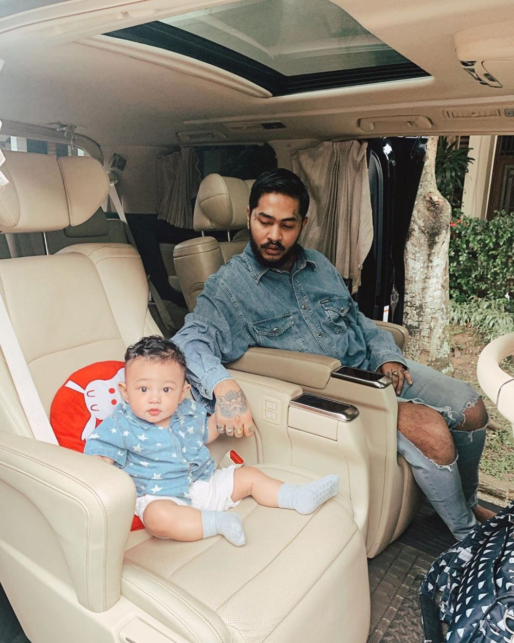 9 Momen Onadio eks Killing Me Inside momong anak, jadi sorotan