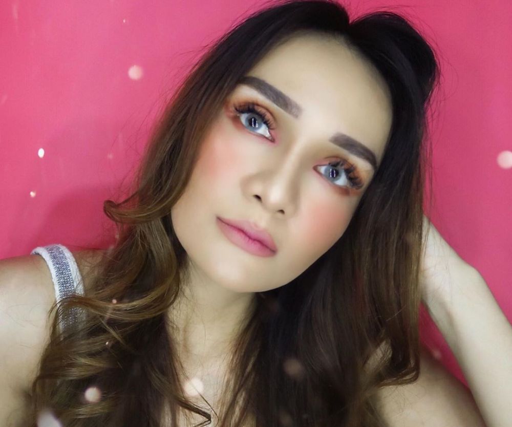 10 Pesona Cintacha Roselina, beauty blogger yang mirip Luna Maya
