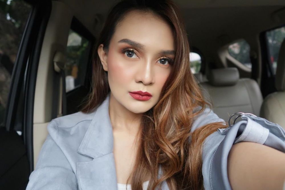 10 Pesona Cintacha Roselina, beauty blogger yang mirip Luna Maya