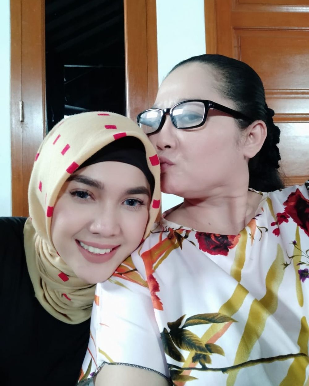 10 Potret Raya Kitty kenakan hijab ini manglingi, tuai pujian