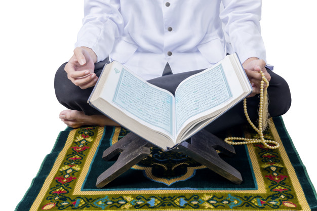 Doa khatam Alquran di bulan Ramadhan, beserta arti & keutamaannya