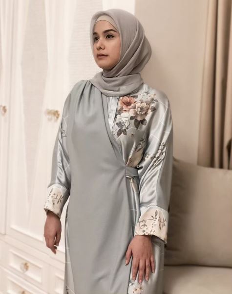 6 Potret Annisa Pohan tampil berhijab, gayanya memesona
