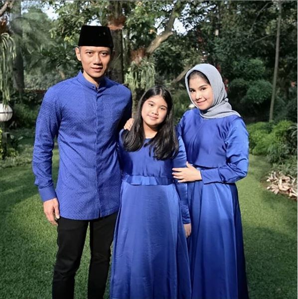 6 Potret Annisa Pohan tampil berhijab, gayanya memesona