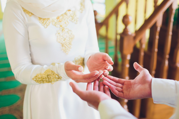 Doa untuk pengantin Islam lengkap dengan arti dan maknanya