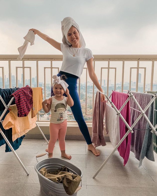 7 Momen Olivia Jensen bareng anak di rumah, seru dan bikin gemas