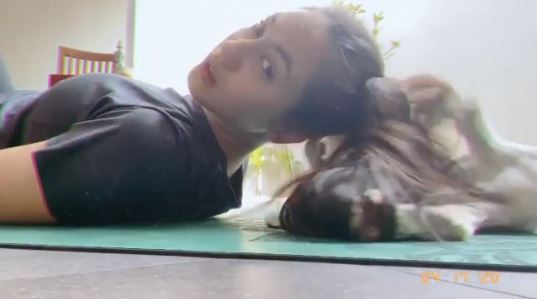 7 Potret Pevita Pearce olahraga ringan di tengah pandemi, tuai pujian