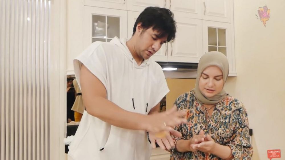 7 Momen seru Irish Bella buat kue nastar, hasilnya bikin ngiler