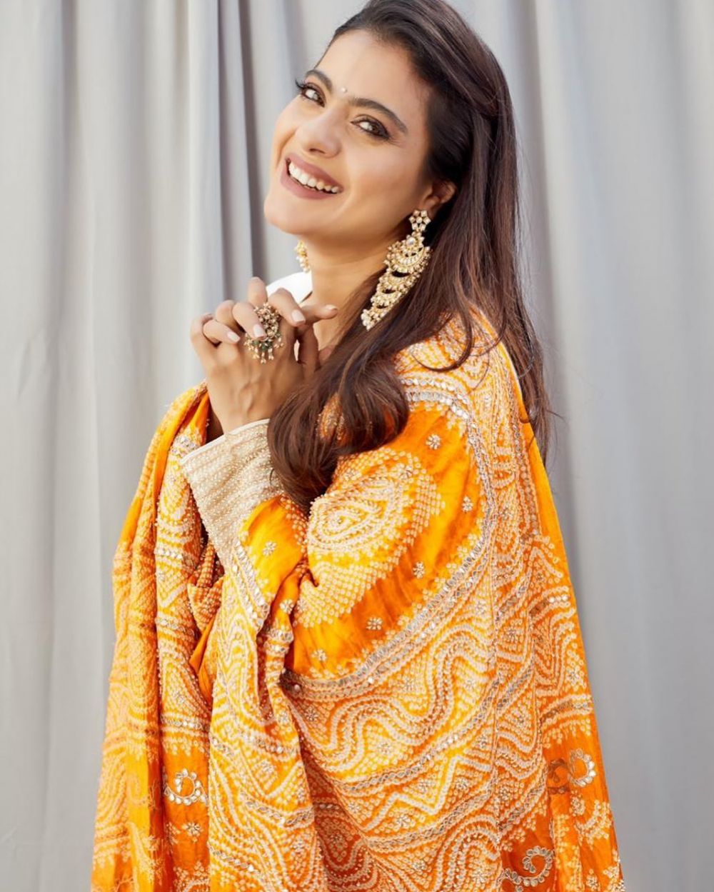 10 Potret cantik Kajol, awet muda di usia 45 tahun