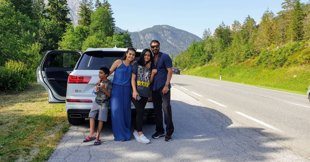 10 Potret cantik Kajol, awet muda di usia 45 tahun