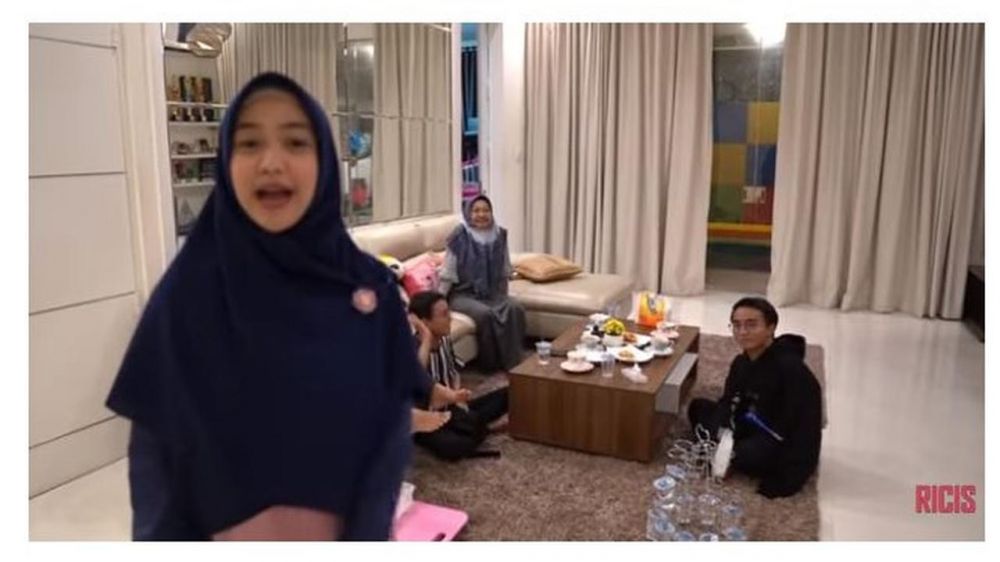 6 Momen seru Ria Ricis makan sahur bareng Taqy Malik