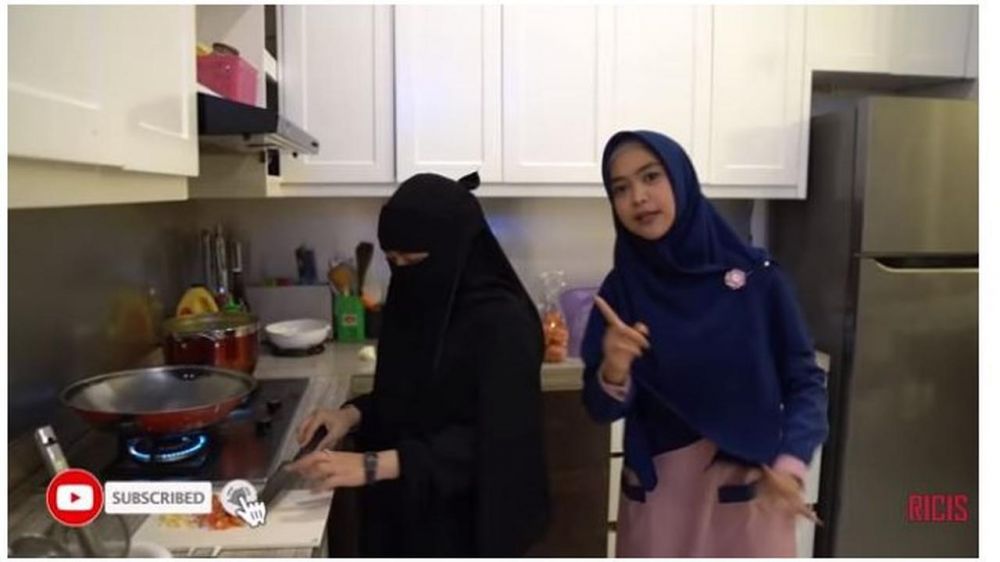 6 Momen seru Ria Ricis makan sahur bareng Taqy Malik