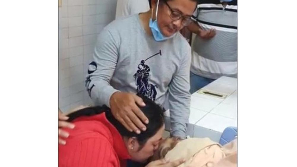 5 Potret ketegaran Yan Vellia usai Didi Kempot meninggal, haru