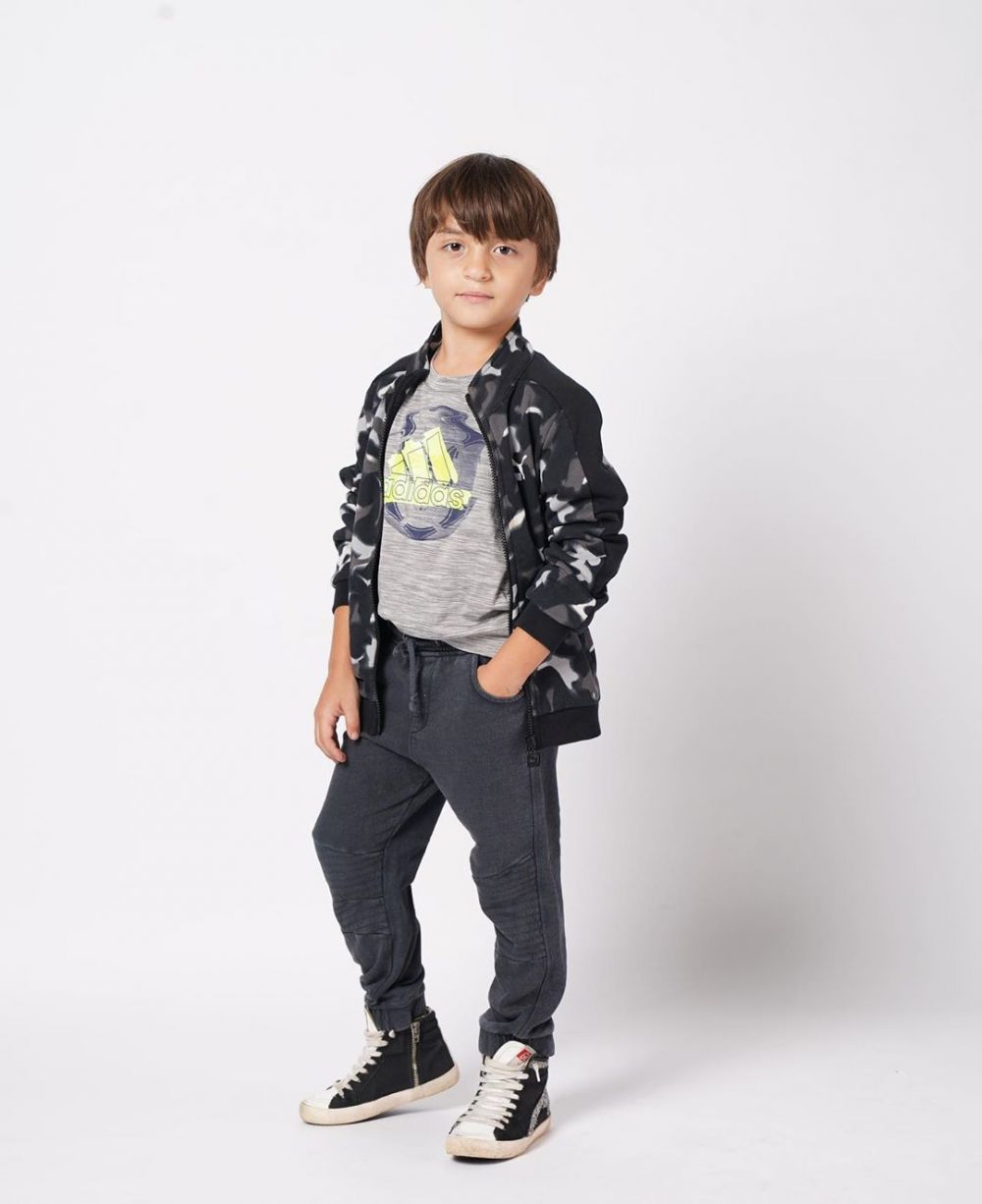 6 Potret Abram, anak bungsu Shah Rukh Khan yang fasih bacaan salat