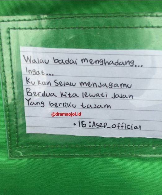 10 Momen lucu driver ojek online jaga jarak dengan penumpang