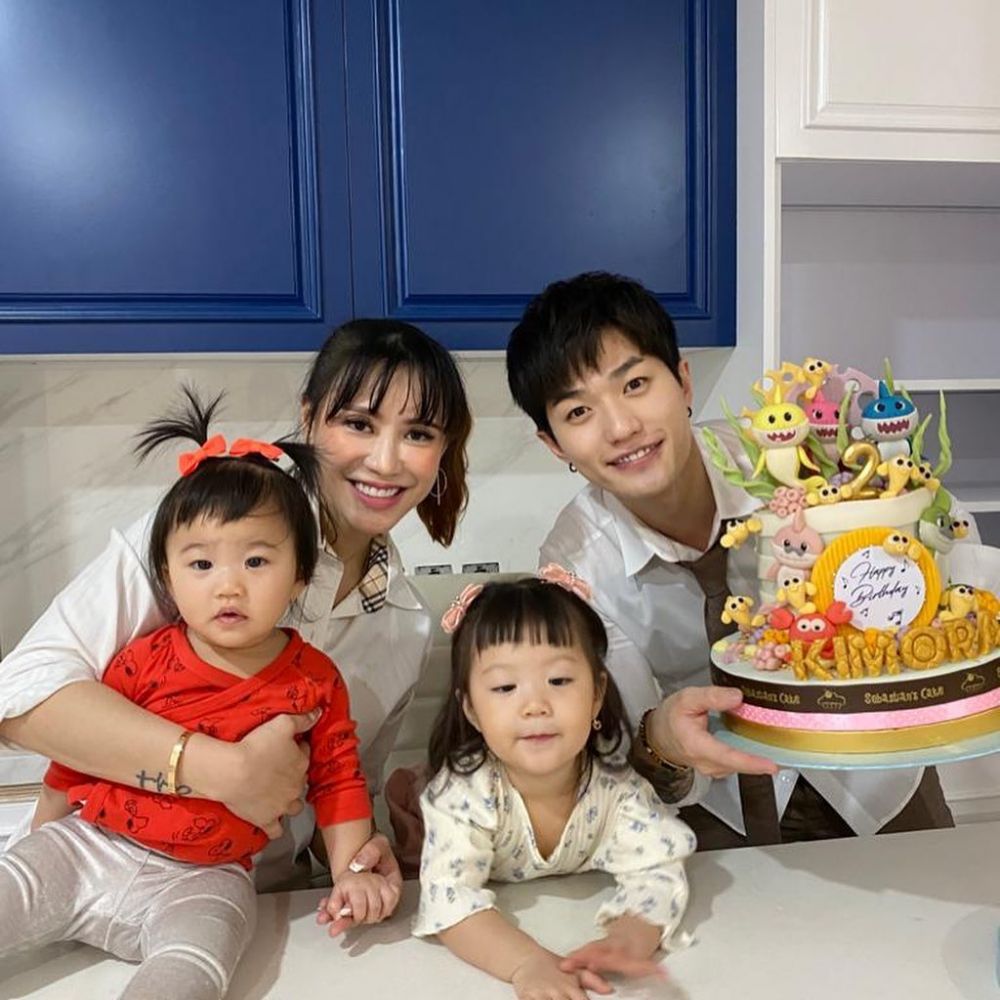 8 Momen perayaan ultah ke-2 anak pertama Lee Jeong Hoon