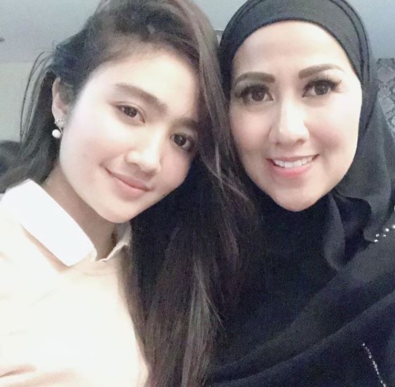 5 Momen hangat Febby Rastanty bukber bareng keluarga Venna Melinda