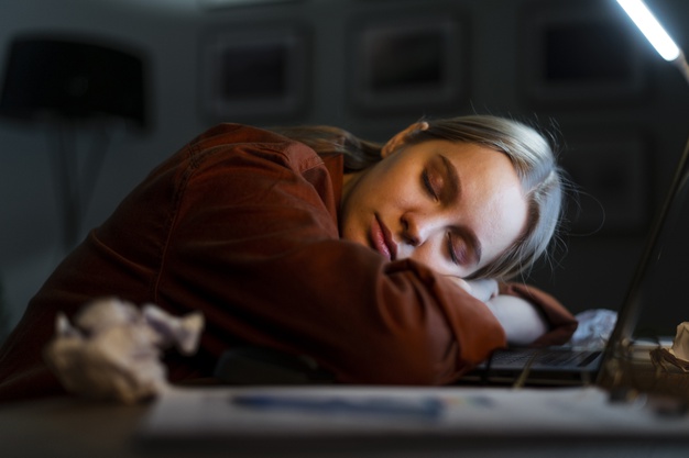 Kerap ngantuk dan lemas saat puasa? Ini 8 cara mengatasinya