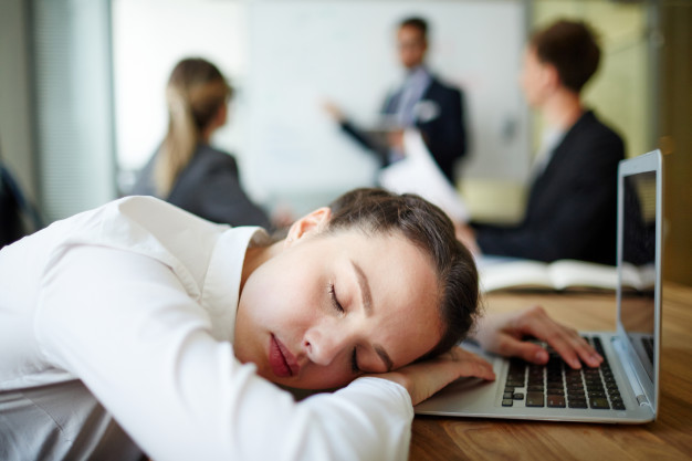Kerap ngantuk dan lemas saat puasa? Ini 8 cara mengatasinya