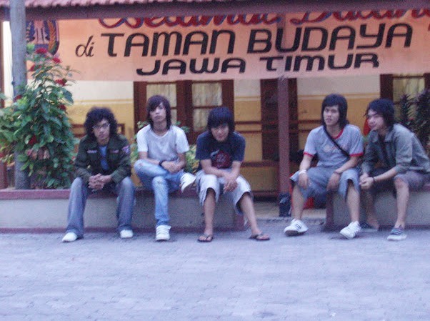 7 Potret lawas Rian D'masiv, penampilannya disebut mirip Pak Tarno