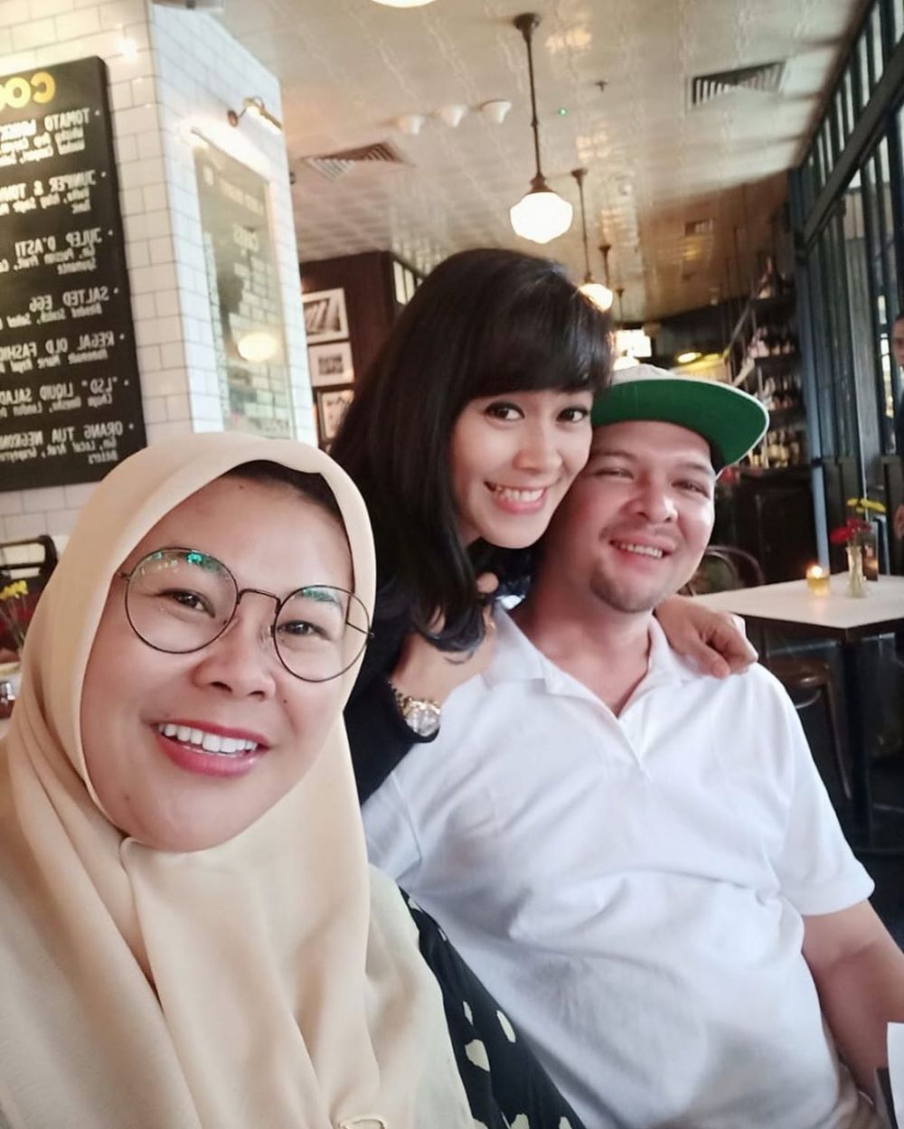 9 Potret Eneng Ulan, ibu tiri Kesha Ratuliu yang curi perhatian
