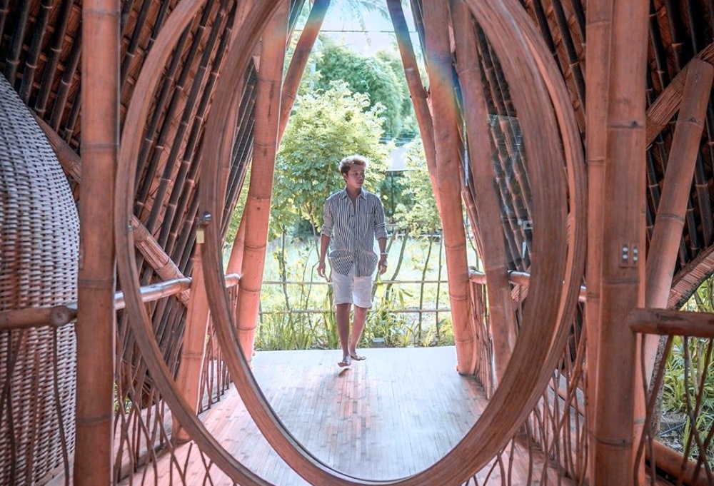 10 Potret Rian Budi Santoso, travel blogger yang punya bisnis properti